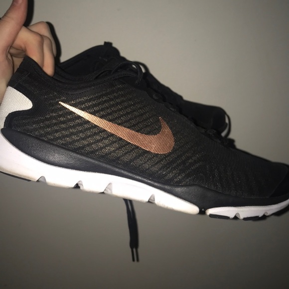 Nike Shoes - ROSE GOLD DETAIL NIKE RUNNING SHOES